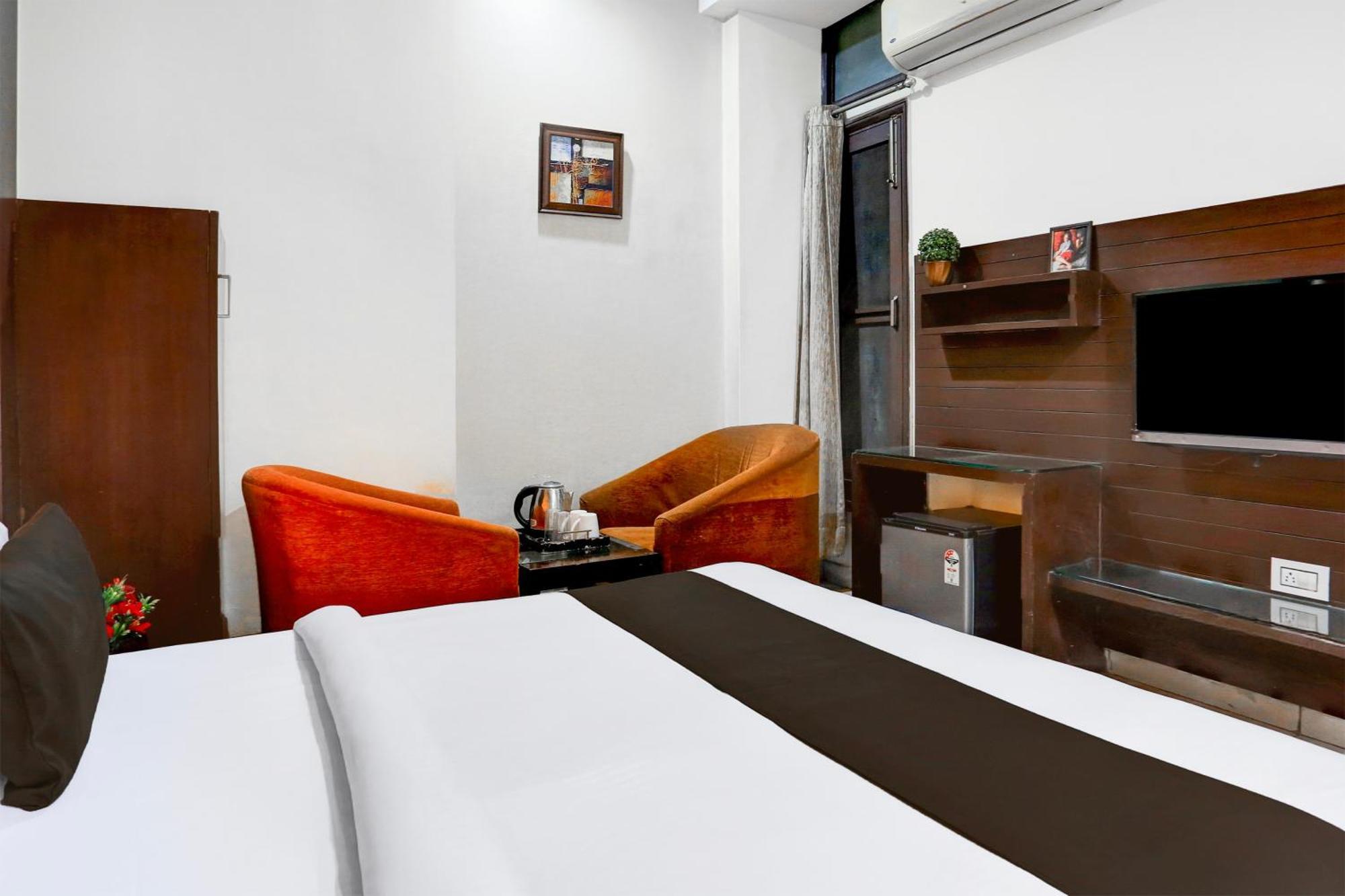 Hotel Super Collection O Railway Station Road Near Clock Tower Ludhiana Exterior foto