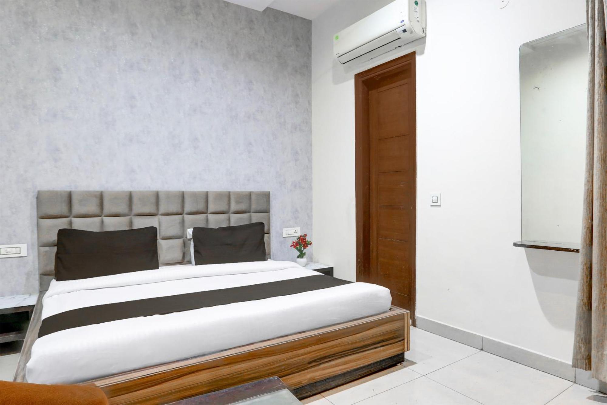 Hotel Super Collection O Railway Station Road Near Clock Tower Ludhiana Exterior foto