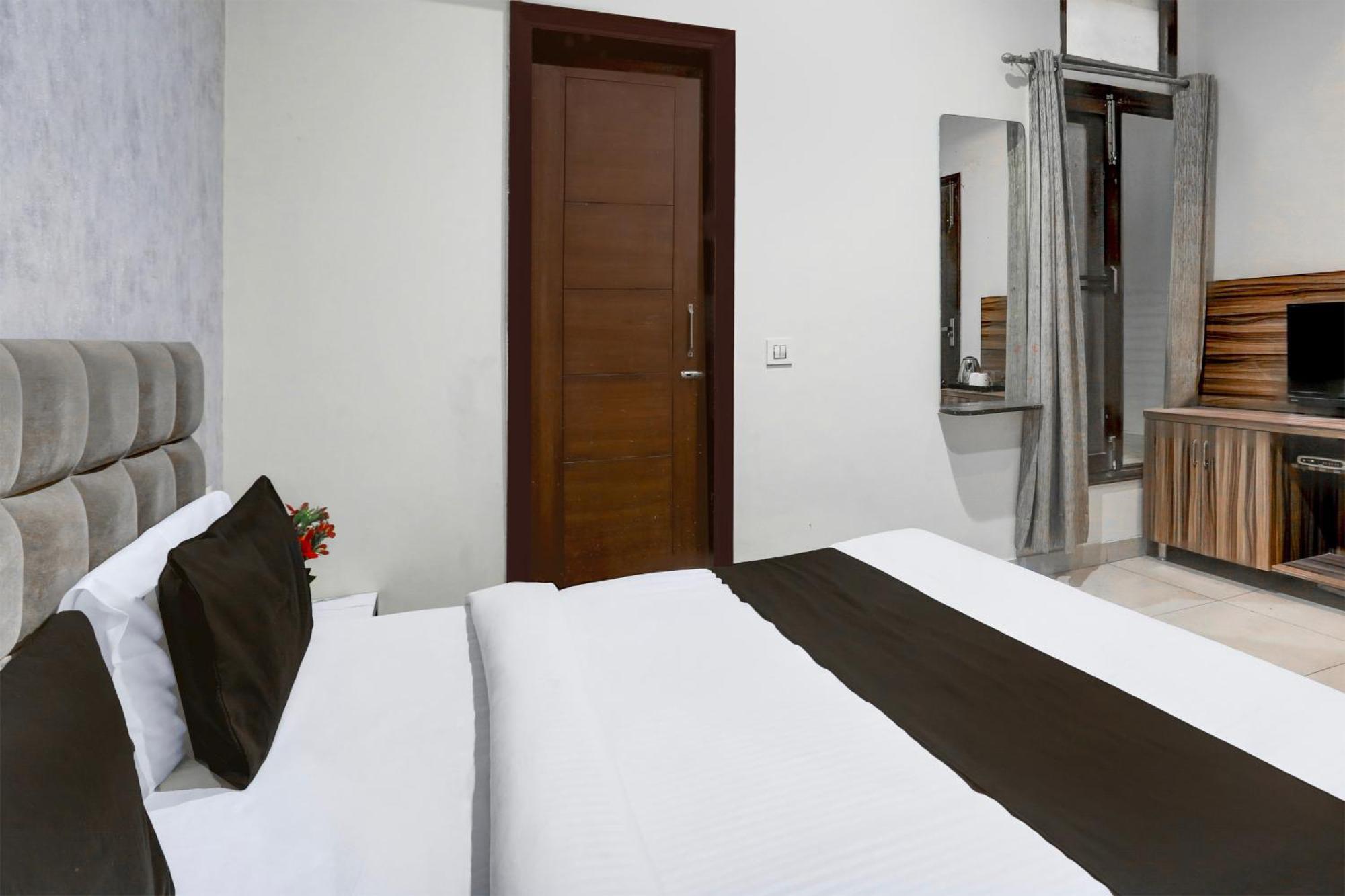 Hotel Super Collection O Railway Station Road Near Clock Tower Ludhiana Exterior foto