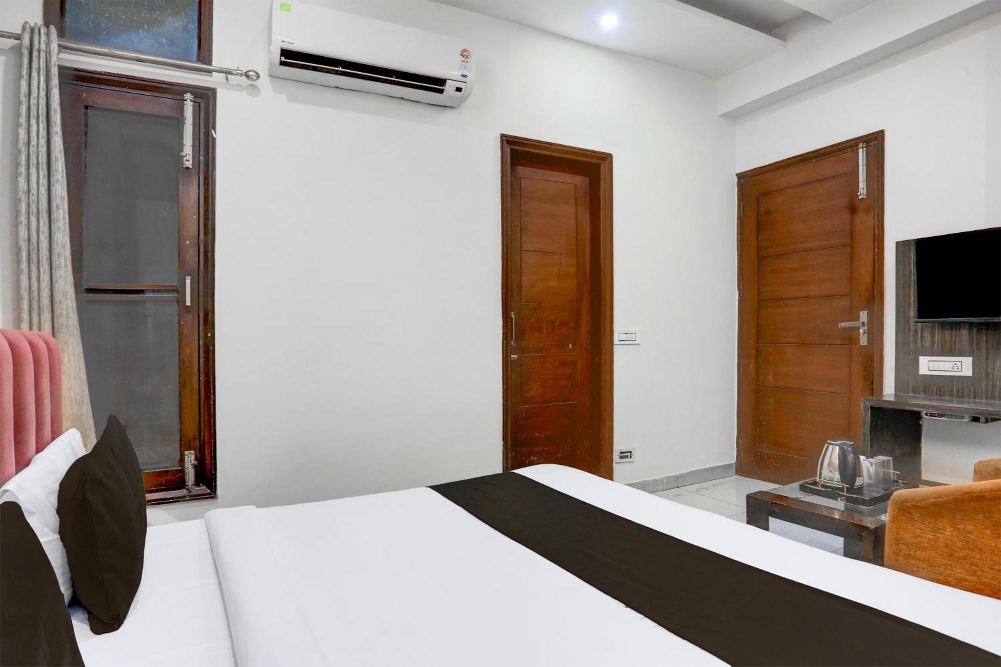 Hotel Super Collection O Railway Station Road Near Clock Tower Ludhiana Exterior foto