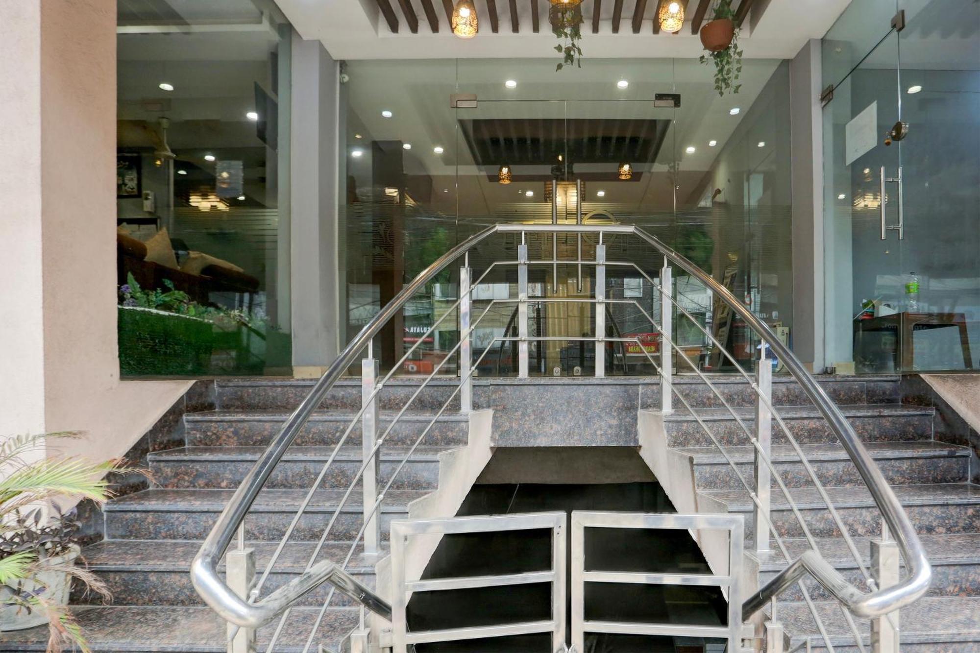Hotel Super Collection O Railway Station Road Near Clock Tower Ludhiana Exterior foto